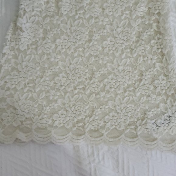 Forever 21 Lace Scalloped Long Sleeved top- white/cream- S - Picture 5 of 8